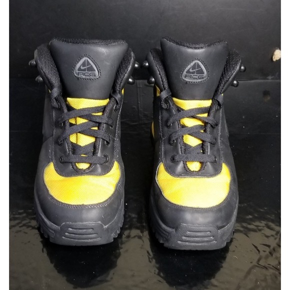 Nike ACG Boots - Picture 2 of 9